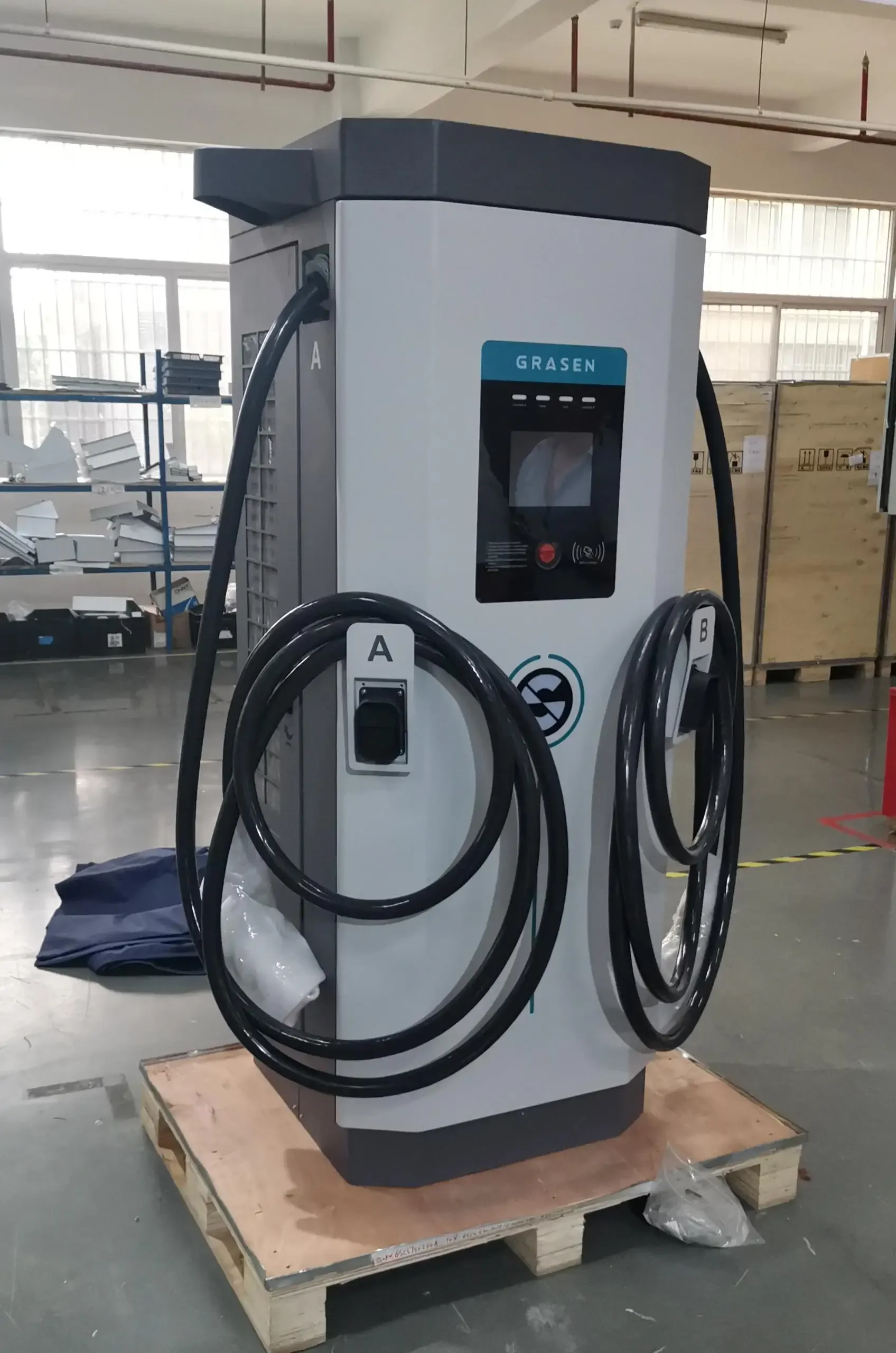 Estaciones de carga del vehículo eléctrico del cargador rápido de CCS Chademo Dc Ev del cargador público comercial 60kw Ev con la aplicación móvil