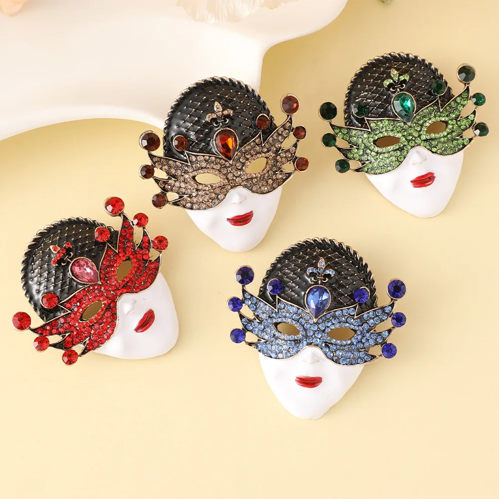 Exquisite new product retro drip oil diamond queen high-end exaggerated mask coat coat brooch accessories