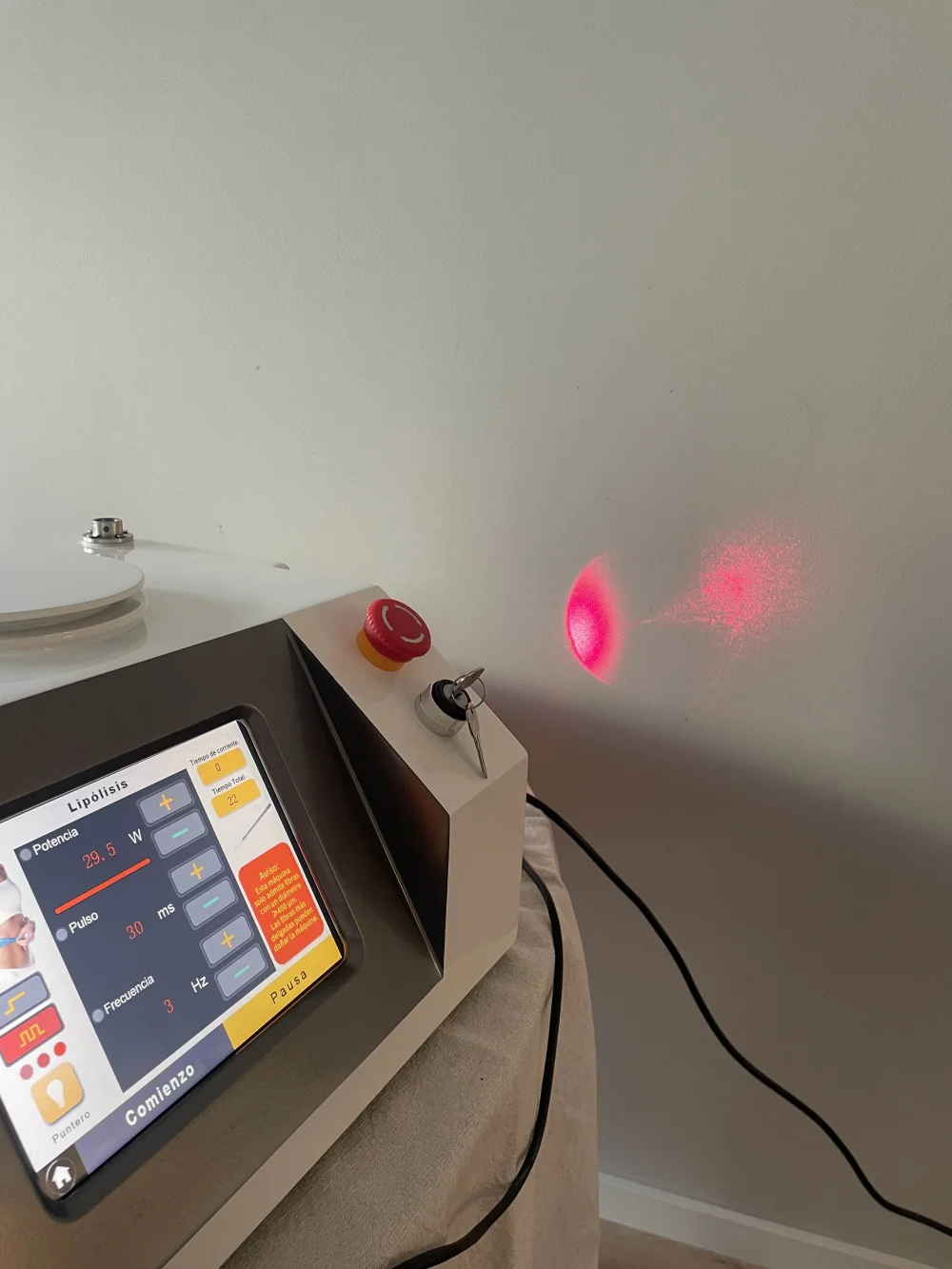 

Портативная косметическая машина 6-в-1 с диодом 980 нм: высокая мощность, безопасное удаление паутинных вен, тонкий и эффективный дизайн для Professi