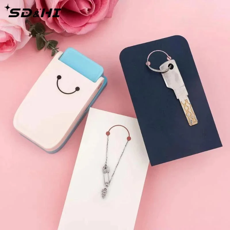 Creative Keychain Hole Puncher, Face Pattern Hole Puncher, Suitable For Handmade Scrapbooking And Embossing Crafts.