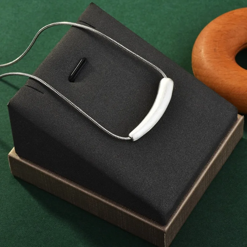 新しいシンプルでファッショナブルな幾何学的なネックレス、女性にとって多用途でエレガント、女性の幾何学的な鎖骨チェーン