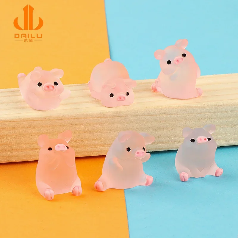 1PC Luminous Mini Resin Pig Figures Home Garden Decoration Car Dashboard Toys Dolls Cartoon Color Chick Cute Car Ornaments Gifts