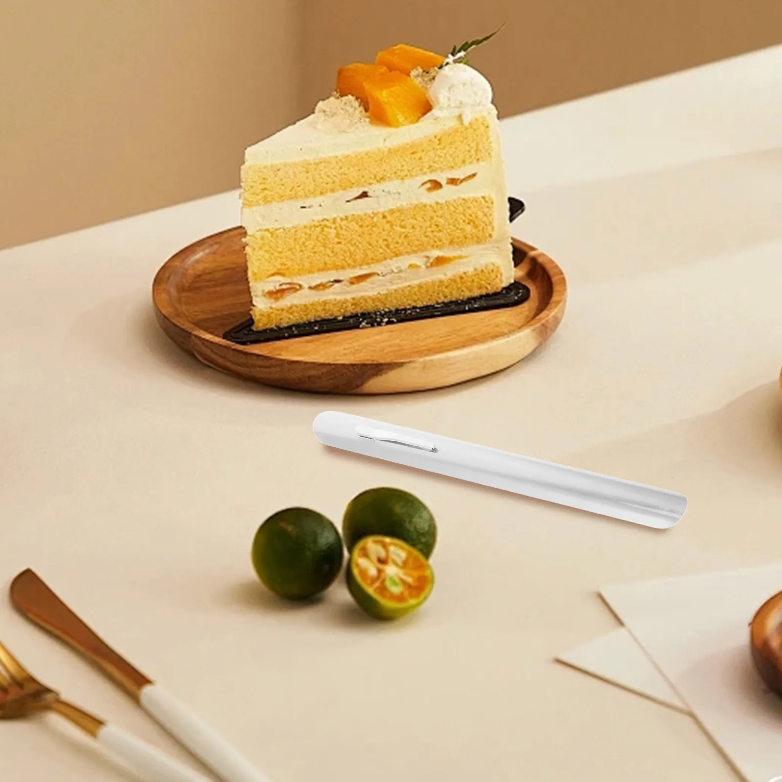 

Silver Crumb Sweeper Restaurant Table Cleaner Bread Crumber Tool Portable Waiter Accessory for Home Kitchen Countertop