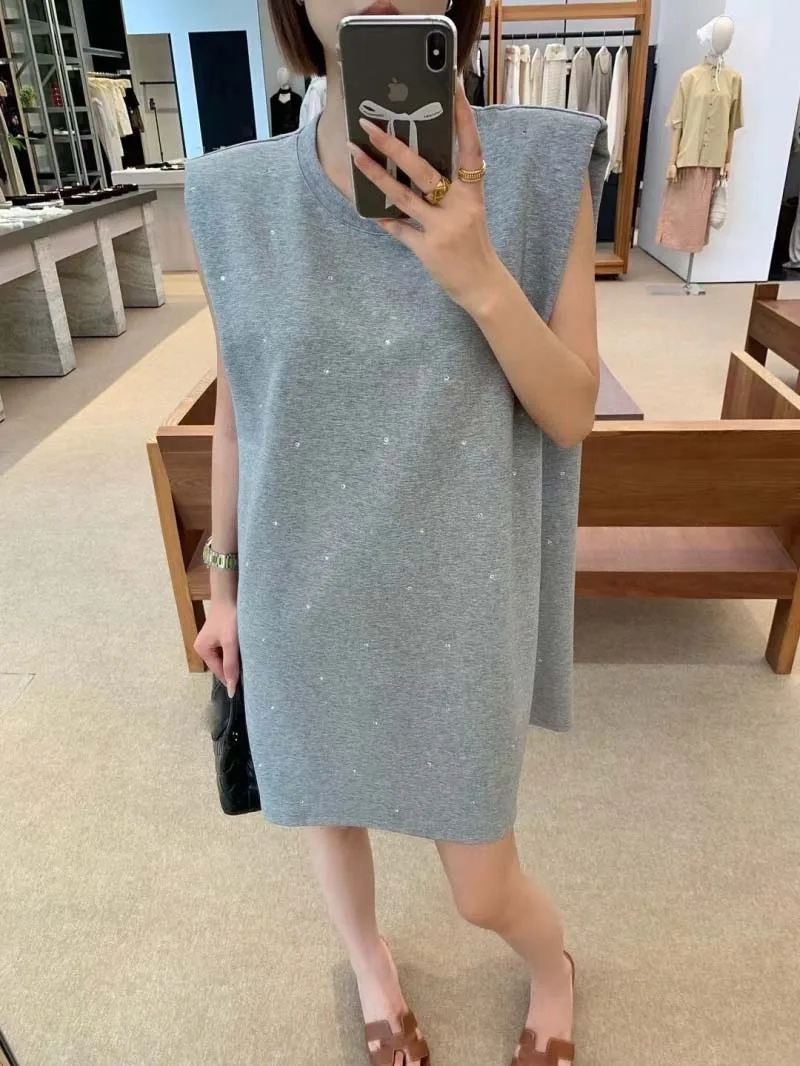 

Light luxury Korean girl style fashion casual trend temperament reducing age and slimming right angle shoulder sleeveless dress