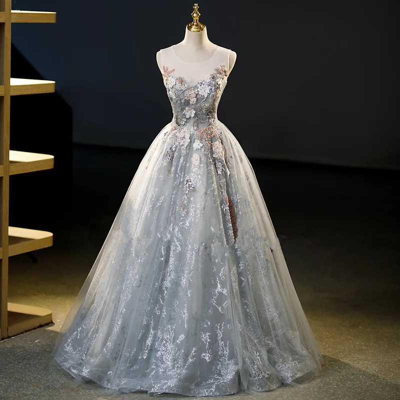 Серебристые платья Quinceanera Цветочные аппликации Цветы Бюстье с блестками Индивидуальный воротник-халтер