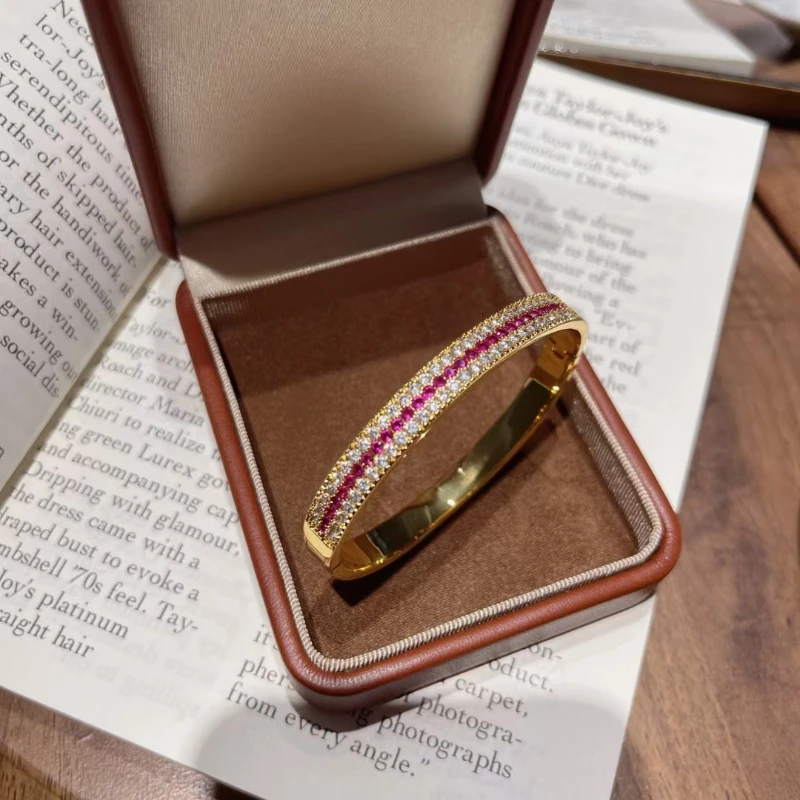 Europe and the United States hot vintage red corundum row micro inlaid bracelet delicate fashion light luxury women jewelry gift