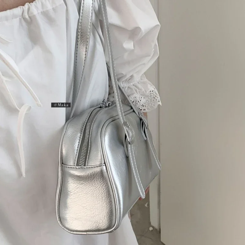 حقائب كتف ركاب خضراء للنساء 2025 حقائب يد فاخرة مصممة لون نقي حقيبة كاجوال سعة كبيرة وسادة حقيبة تحت الإبط #5