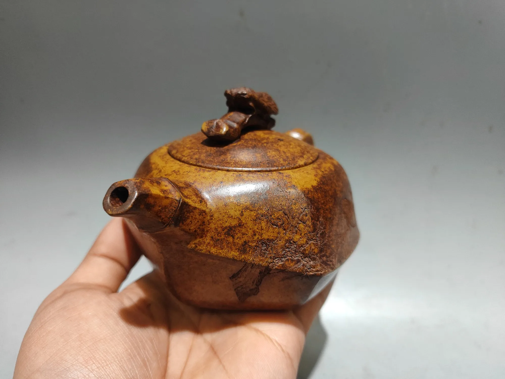 Yixing Purple Clay Teapot Golden Cicada Statue Cover Understood the pattern Contentment brings happiness to  pot Kettle Teapot
