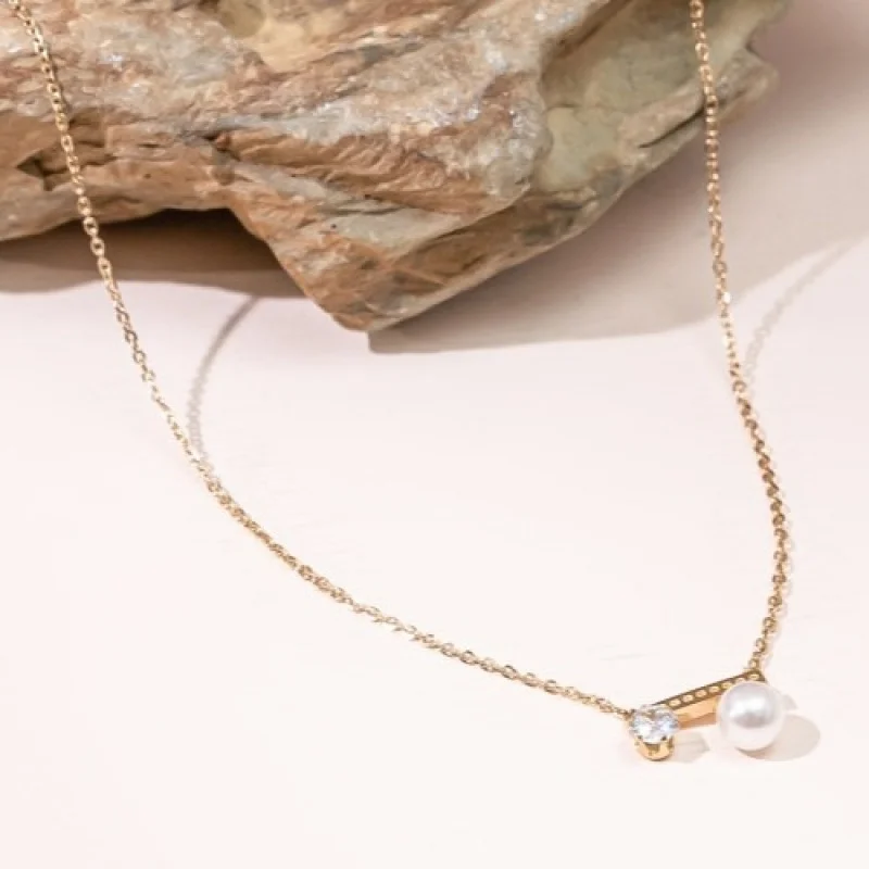 CarlidanaPearl and Zirconia Necklace Horizontal balance beam with double bead inlay, simple fine chain jewelry
