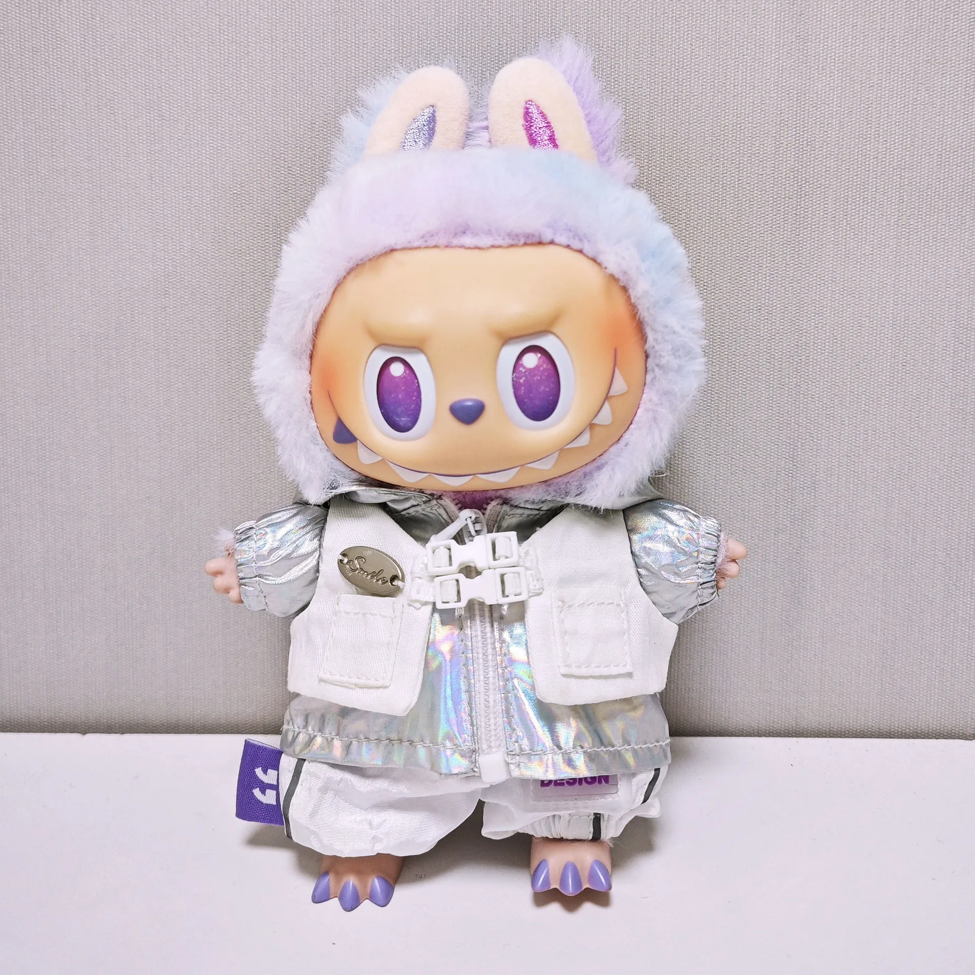 Clothes For Labubu 15/17Cm Dolls Gen 1-3 Futuristic Silver Fake Two-Piece Trench Coat Shoes Set Collection Apparel Hanging