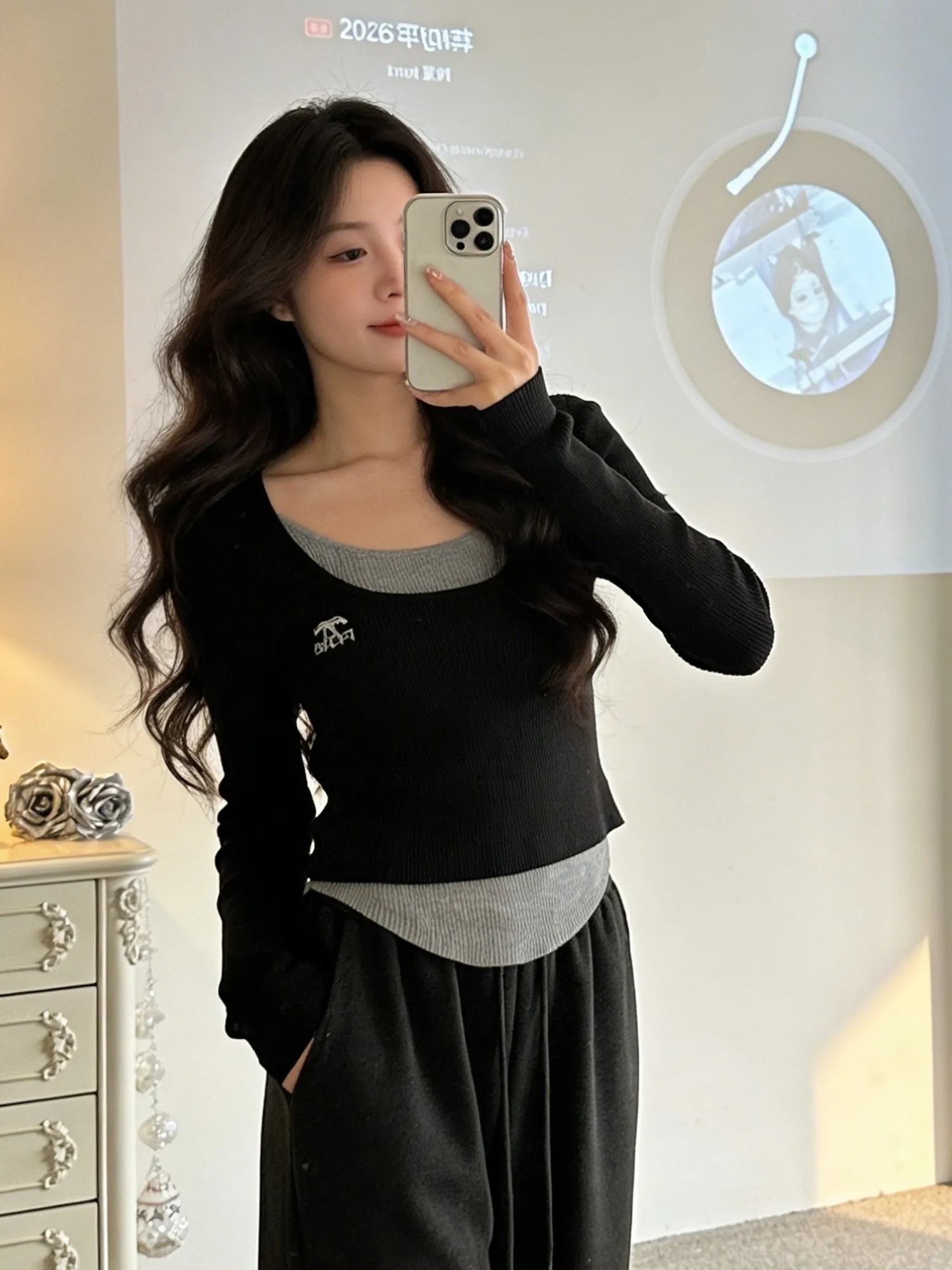 

Корейский вязаный топ с V-образным вырезом и длинными рукавами для женщин, базовый слой, повседневная мягкая комбинированная футболка с эффектом двухслойности, весенний дизайн