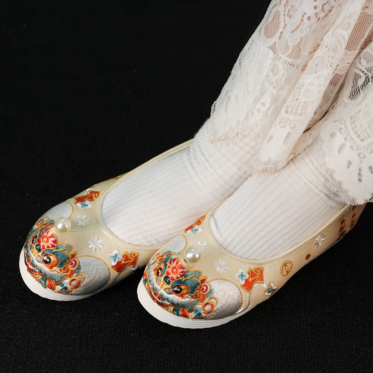 zapatos-bordados-originales-de-jiangnan-zhuji-con-diseno-de-leon-de-buena-suerte-calzado-de-estilo-chino-antiguo-reinterpret