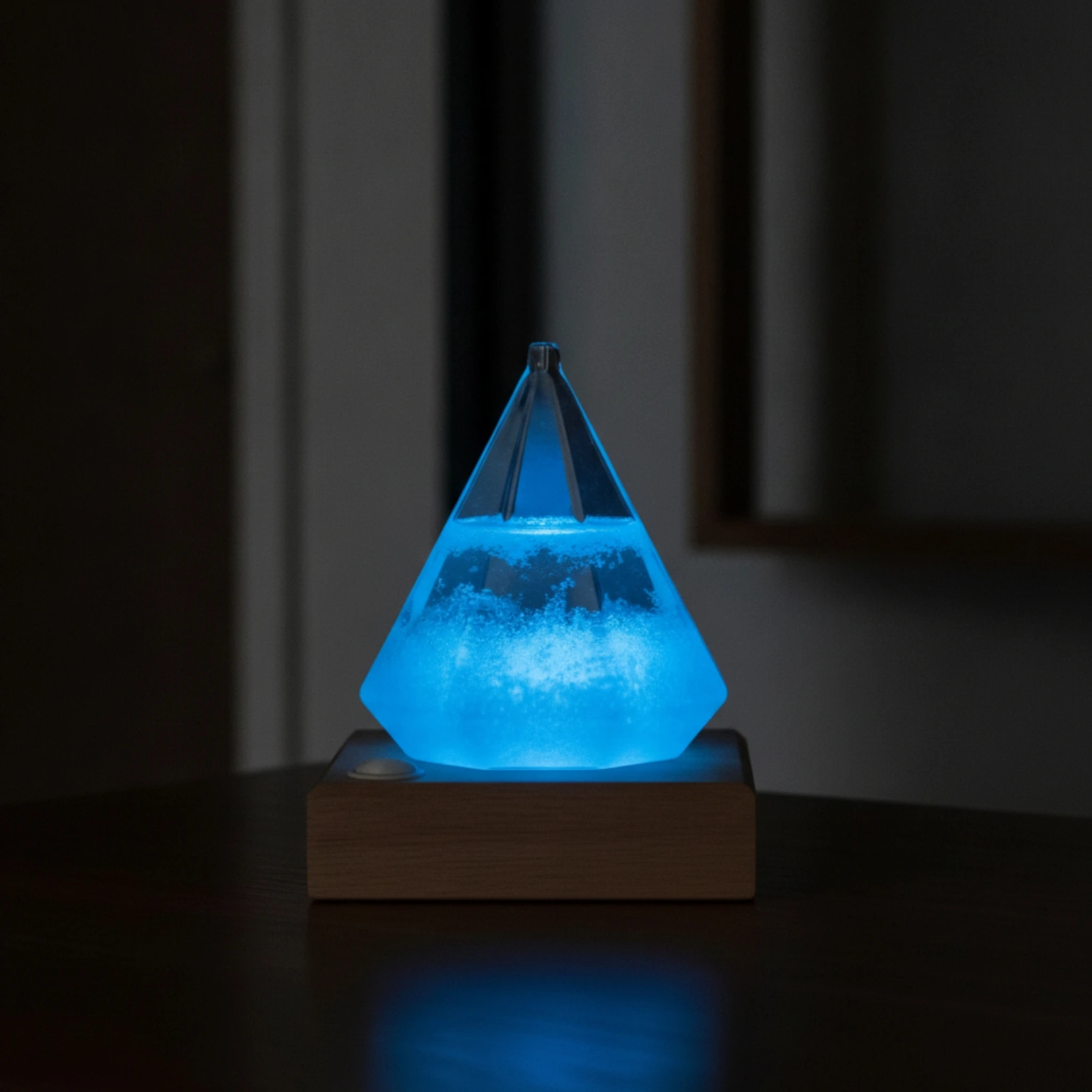 Storm Glass Decorative Weather Forecast Bottle Teardrop Storm Glass Transparent Ornament Creative for Science Enthusiasts