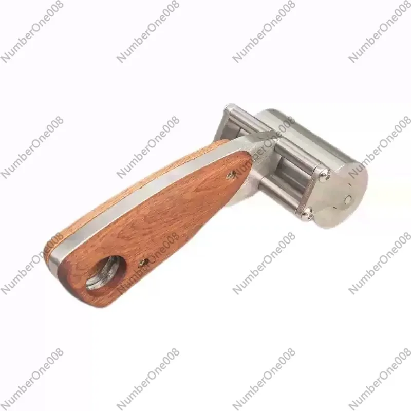 roue-de-presse-robuste-pour-cuir-equipee-d'une-poignee-en-bois-de-noyer-noir-et-d'outils-artisanaux-pour-le-travail-du-cuir