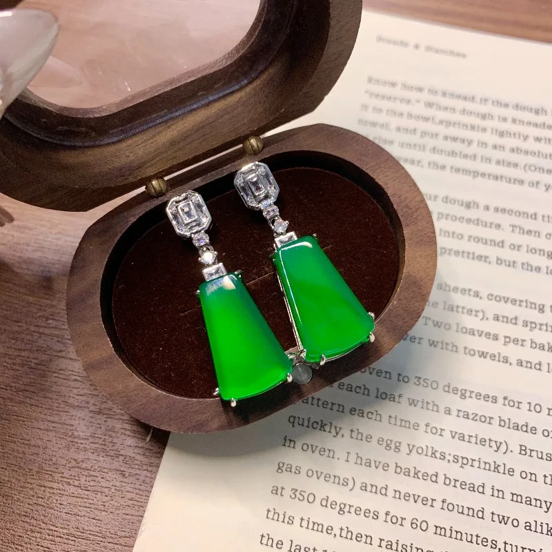

New Green Chalcedony Safe Card Earrings, Whole Stone Icy Transparent, Minimalist Elegant Delicate Luxury Jewelry for Women