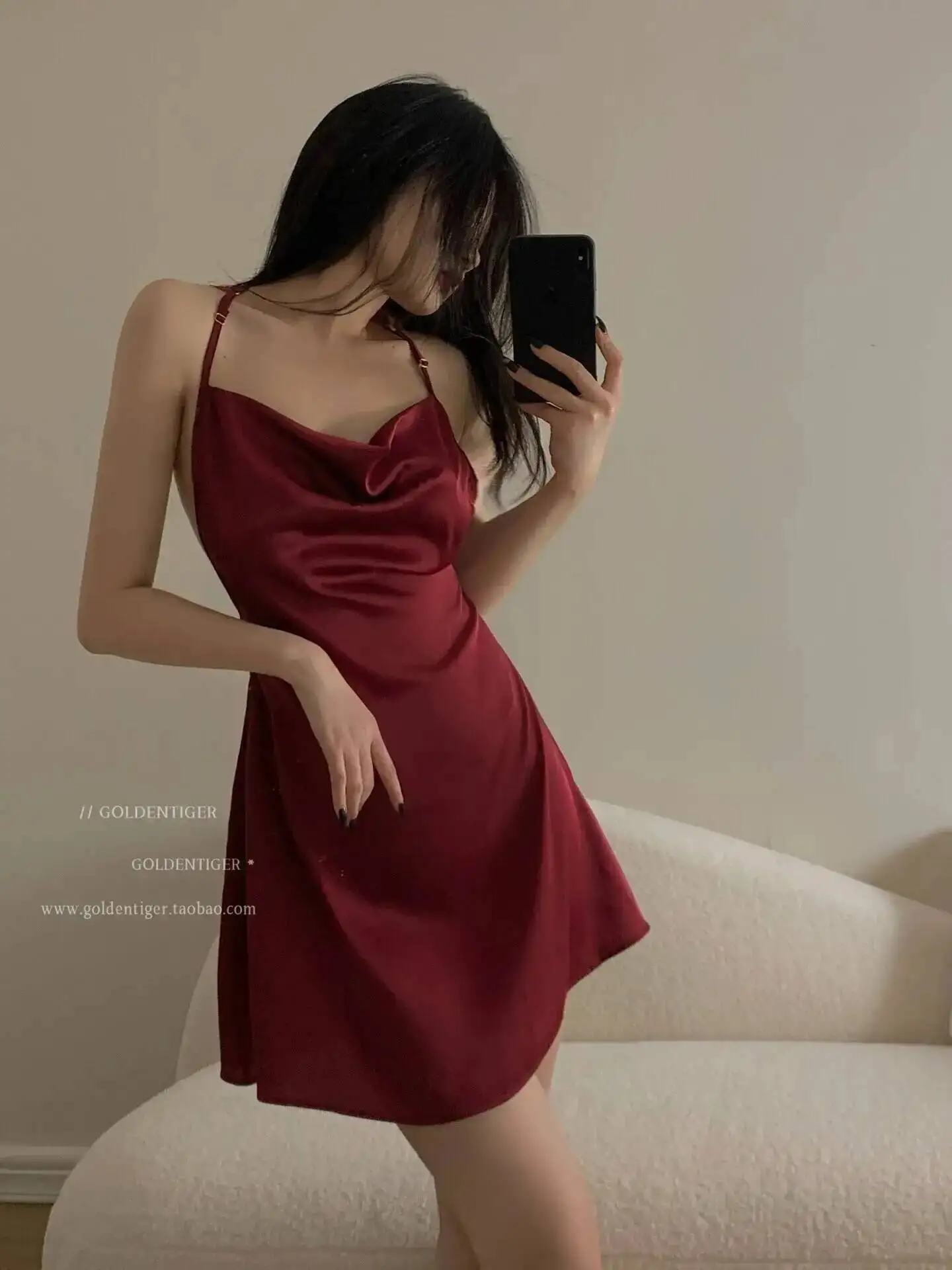 Pure Desire Lässiger Stil, sexy Spitze, rückenfrei, dünnes Homewear-Kleid, bezauberndes Kleid mit tiefem V-Hosenträger und hängendem Hals, elegant, feurig, 4RO6