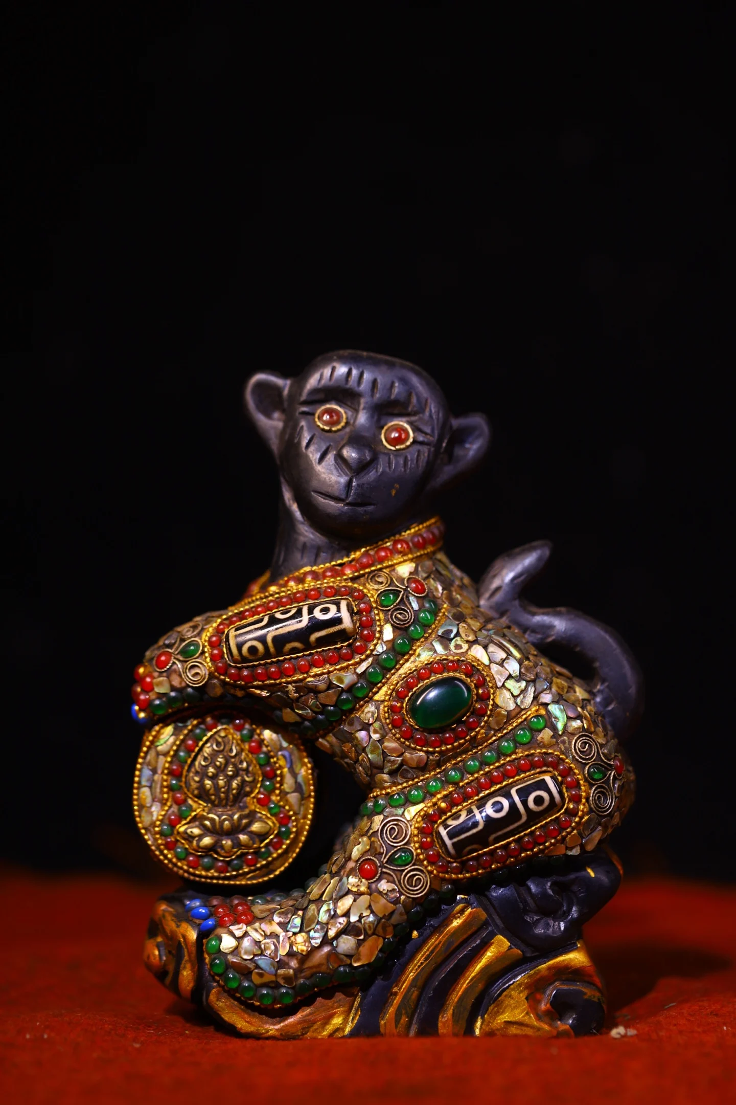 

6"Tibetan Temple Collection Old Natural Meteorite Painted Mosaic Gem gZi Beads Shell Monkey Statue Amulet Dharam Amass wealth