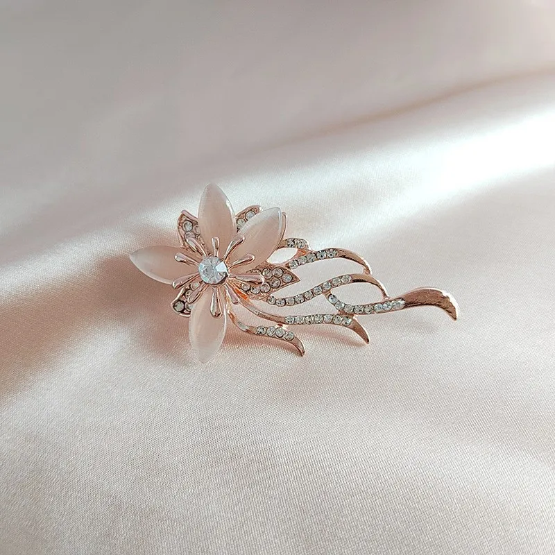 High-end Graceful Retro Palace Opal Flower Brooch Lady Temperament Personality Rhinestone Badge Pin 2024 New Style Breastpin