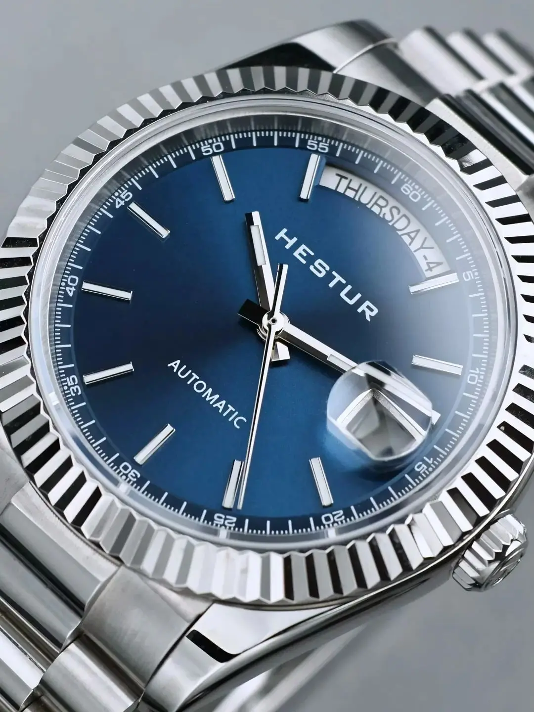 Hestur Automatic Mechanical Watch Day-Date Movement Sapphire Crystal BGW9 m128239 Luminous Waterproof Week Display Tribute Watch