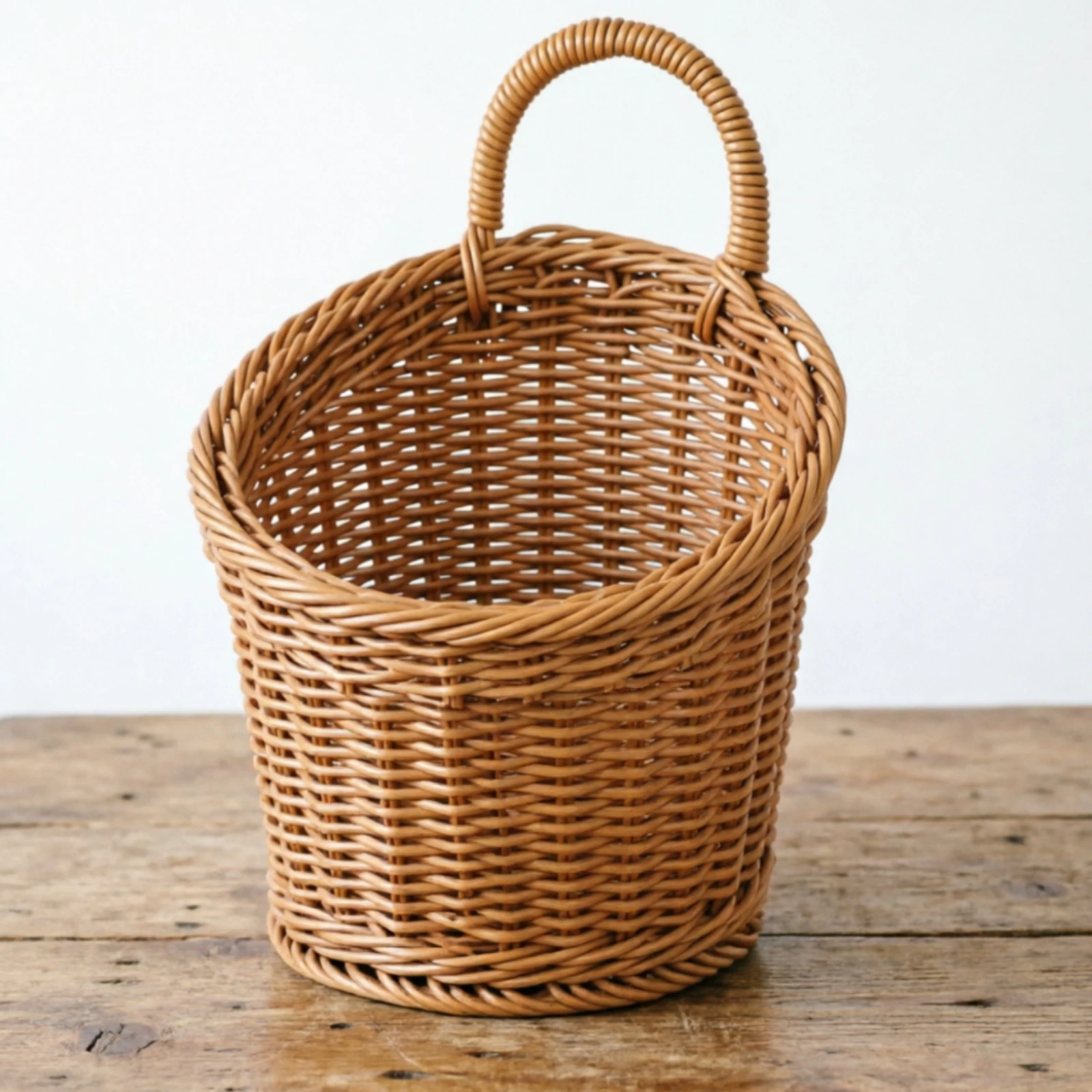 

Hanging Wicker Basket Textured Woven Wicker Basket Home Decor Multi-Use Easy to Hang for Kitchen