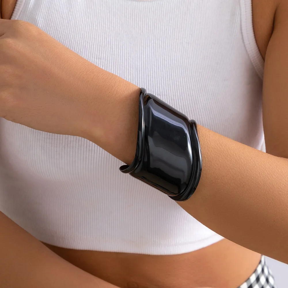 New Fashion Open Face Bracelet Simplicity Women Hollowed Out Leaf Bracelet Temperament Sweet Bracelet