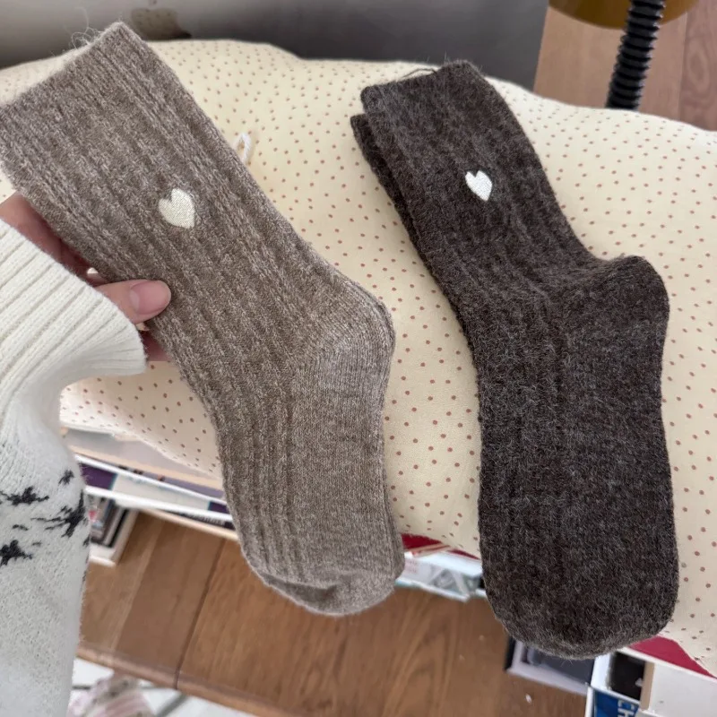 Love Heart Embroidery Autumn Winter Thick Women Socks Cotton Middle Tube Socks Japanese Simple Sweet Loose Stockings for Girls