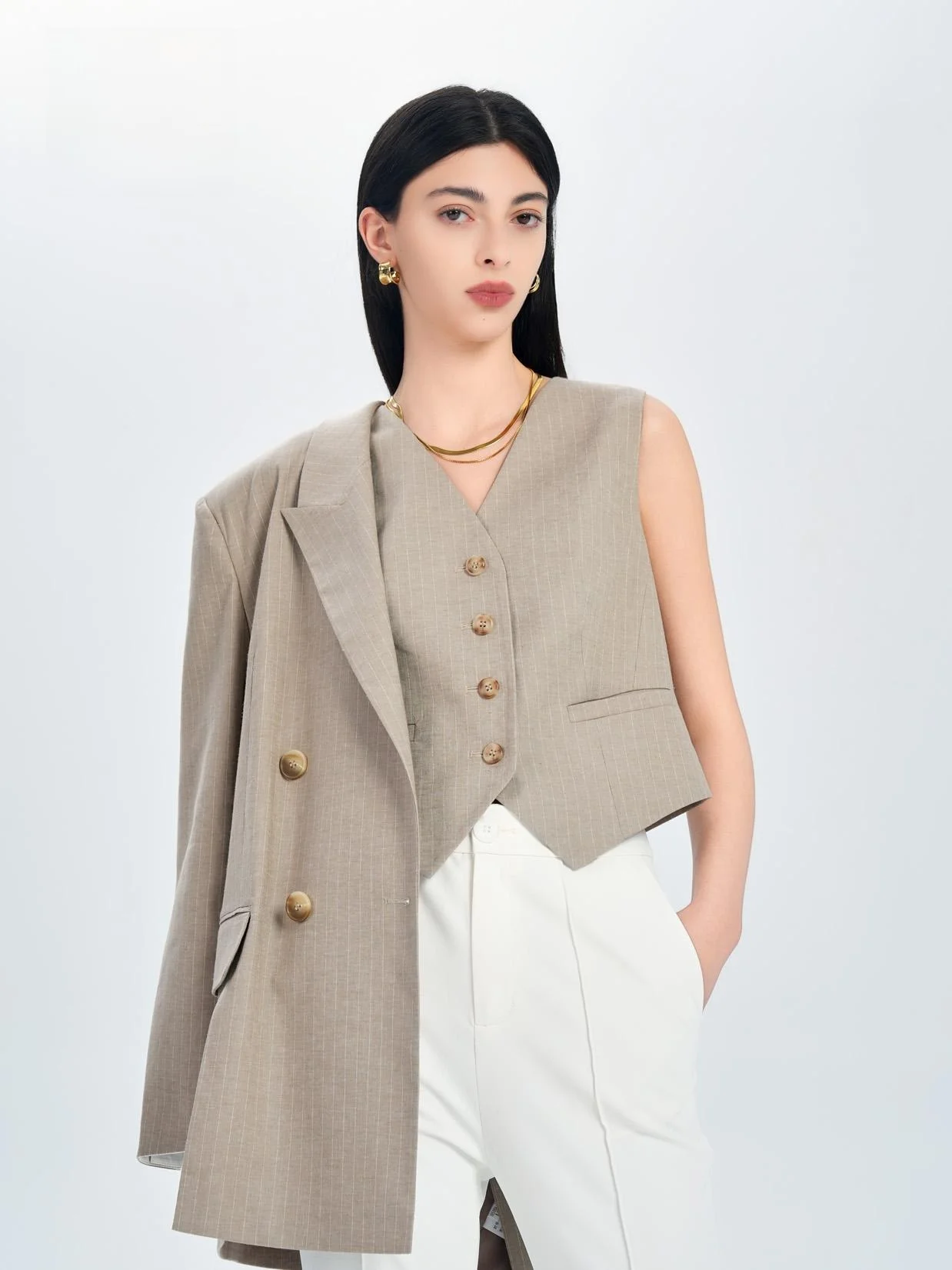 

Женский жилет QFKQ: модный, элегантный, с V-образным вырезом, на пуговицах, для весны и лета, в разных цветах