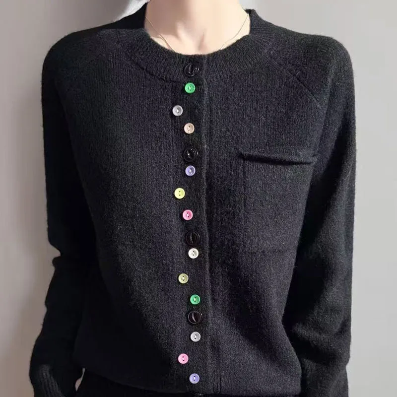 Autunno/Inverno 2025 Nuovo cardigan da donna con bottoni colorati e collo rotondo, maglione di lana sottile, maglieria