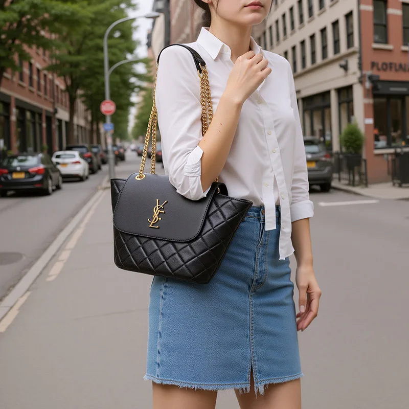 

Сумки на осень и зиму: новинка — сумка-ведро, элегантная и доступная роскошь, сумка-тоут, сумка-сэтчел цвета капусты, сумка через плечо.