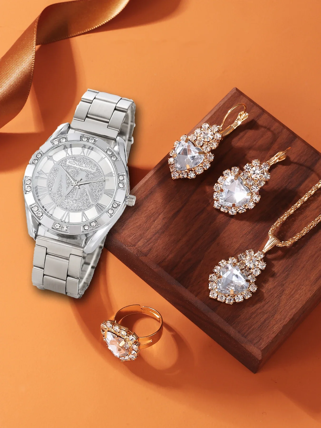 4Pcs Ladies Metal Watch Jewelry Set Rhinestone Glitter Dial Quartz Watch Heart Crystal Earrings Necklace Ring