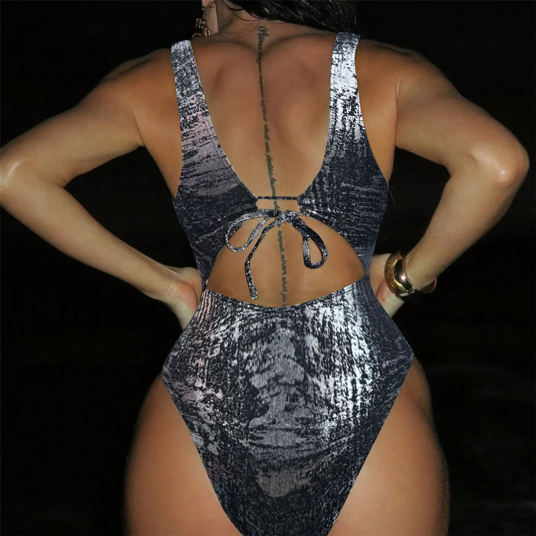 Sexy goldener Badeanzug mit tiefem V-Ausschnitt, hohem Beinausschnitt und offenem Rücken, einteiliger Badeanzug für Damen, Monokini, Badebekleidung, Badeanzug, Modell V6690. – Detail 23