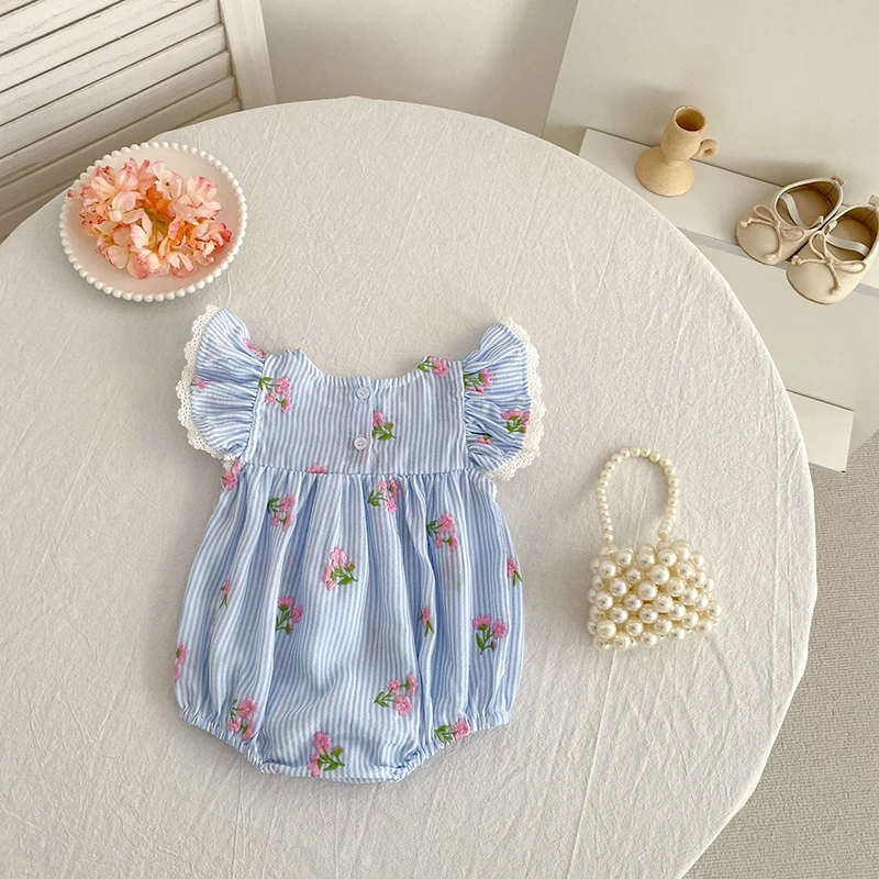 2026 Neuer Sommer 0-24M Kleinkind Mädchen Flügelärmel Baumwolle Gestreifter Jumpsuit Blumenmuster Western Baby Mädchen Blauer Strampler – Detail 6