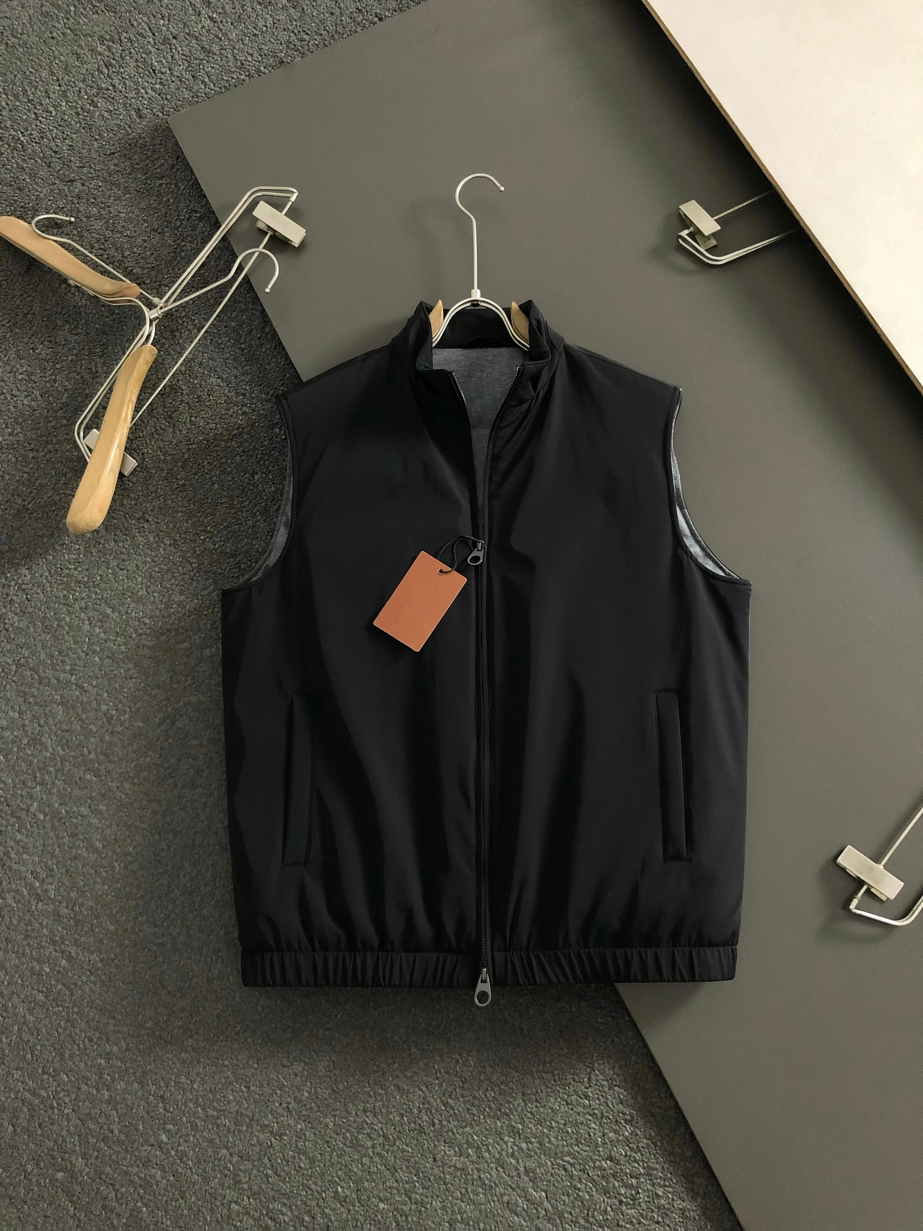 

Italian LP stand-up collar down vest