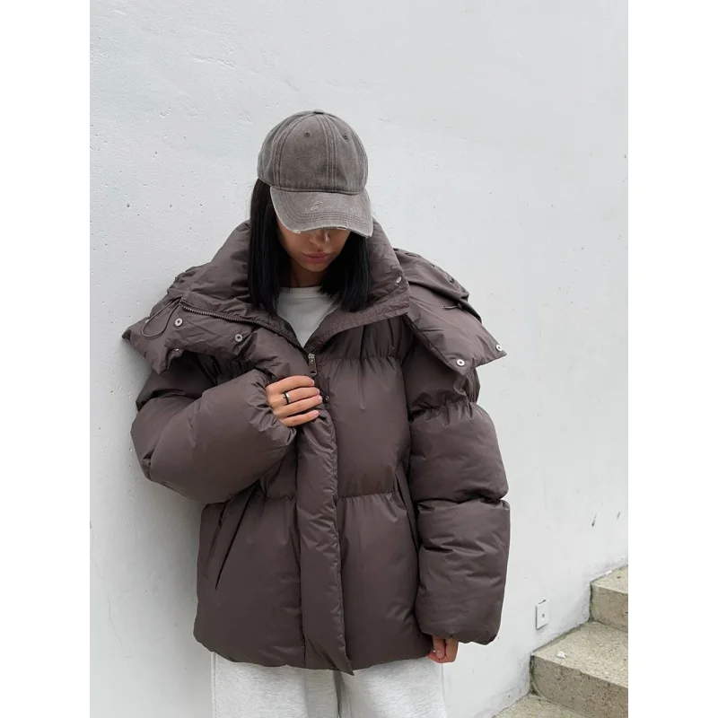 

Европейский и американский стиль2025Повседневная утягивающая короткая куртка-пуховик средней длины с капюшоном, женское утолщенное хлопковое пальто коричневого цвета