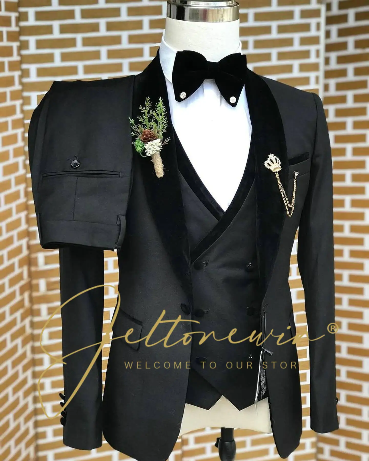 

Black Men's Tuxedo Set with Vest Elegant Modern Style Groom or Evening Formal Outfit for Special Occasions and Banquet Events
