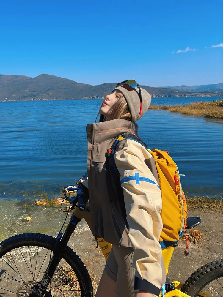 

Куртка Fuyan для активного отдыха, женская, короткая, 2026, новая коллекция весна-осень, три в одном: ветрозащитная, водонепроницаемая, для горного туризма, в комплекте