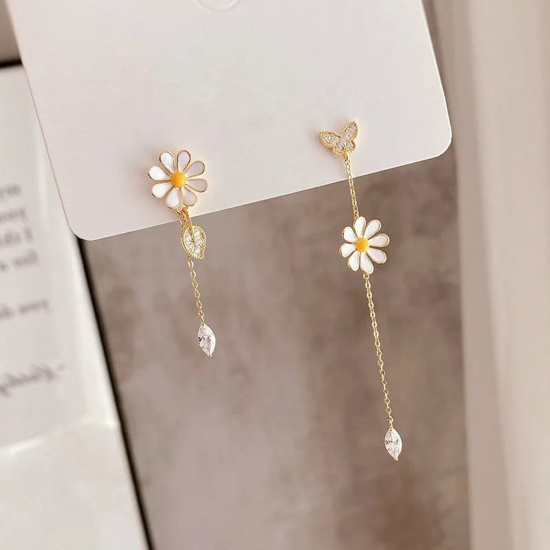 Neue koreanische Ohrringe im Gänseblümchen-Stil für Damen, asymmetrische, zarte Blumenohrringe, süßes Schmuckgeschenk – Detail 4