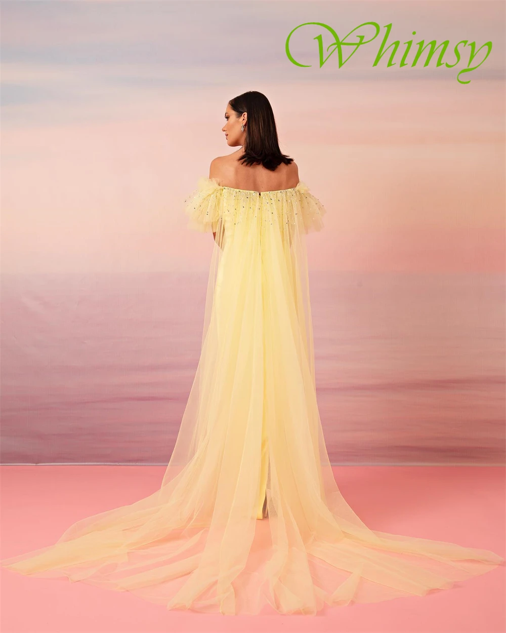 فستان سهرة رائع مخصص من الساتان سويب تراين رقيق برقبة قارب فساتين لحضور الحفلات الموسيقية بدون أكمام فساتين مناسبة خاصة