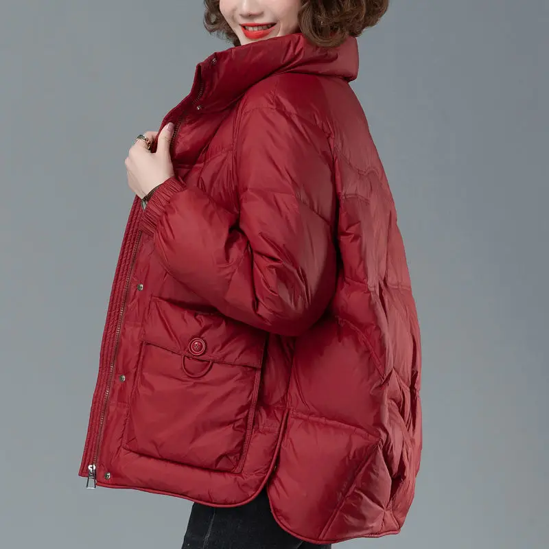 

Женская короткая утепленная хлопковая куртка 2026 года, новая зимняя модель в корейском стиле, большие размеры, модная свободная повседневная утолщенная хлопковая куртка