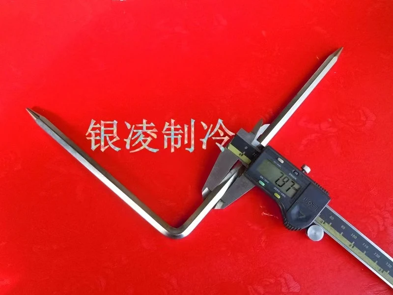Refrigeration and air conditioning cold storage fresh-keeping vegetable warehouse assembly wrench frozen warehouse board install