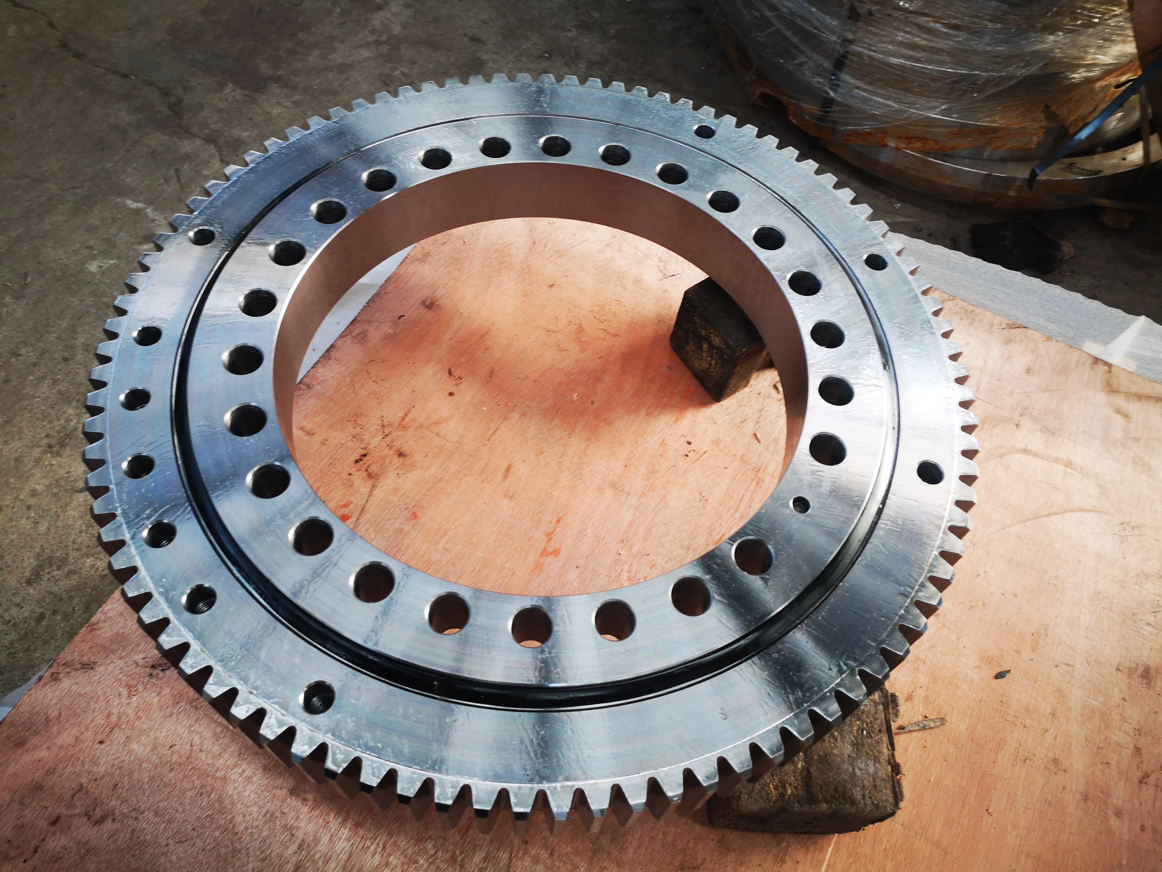 URV234 آلة البناء رافعة الدوران تحمل حلقة الدوران