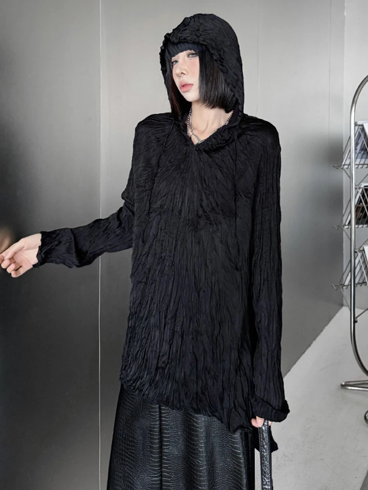 [EAM] Women Black Brief Pleated Thin Big Size Casual T-shirt New Hooded Long Sleeve Fashion Tide Spring Autumn 2024 1DH6972