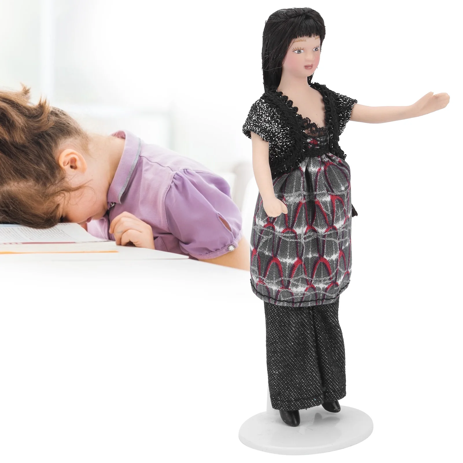 

ZK40 1:12 Scale Dollhouse Modern Woman Porcelain Doll Dollhouse Decoration Accessories