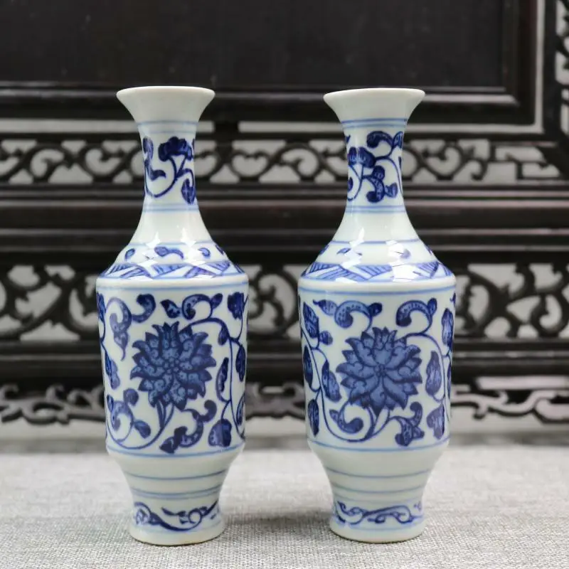 

A pair Chinese Blue and White Porcelain Qing Qianlong Lotus Design Vase 5.5 inch