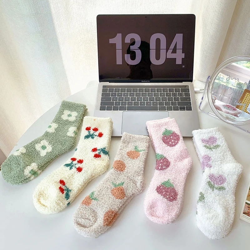 1 paar Kawaii Socken Für Frauen Schöne Verdicken Korallen Samt Mittelrohr Socken Süße Mädchen Weiche Warme Heraus Tragen Boden socken