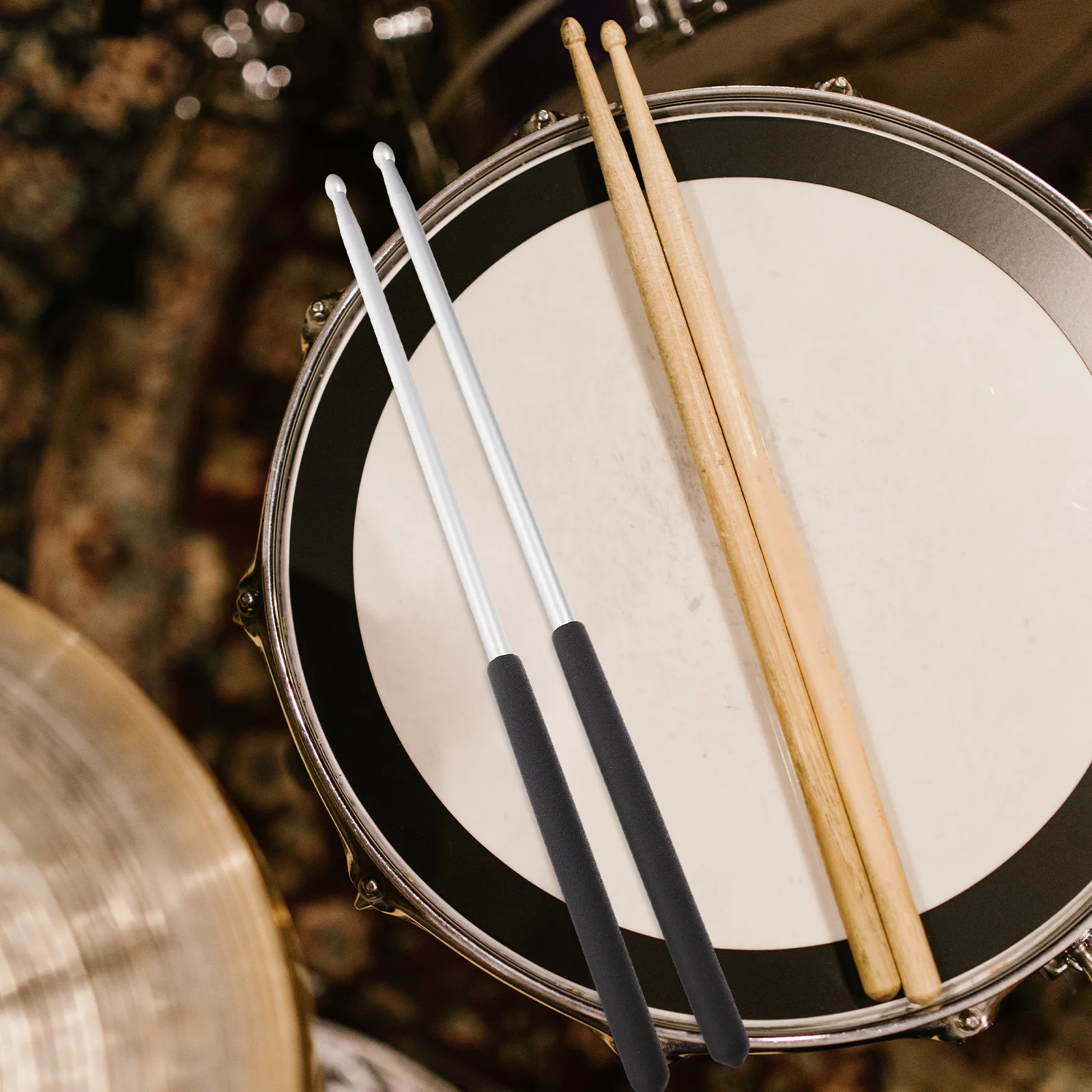 

2Pcs Premium Aluminum Alloy Drum Sticks Strong Non Deformable Structure Ideal for Students Musicians Practice and Live Shows
