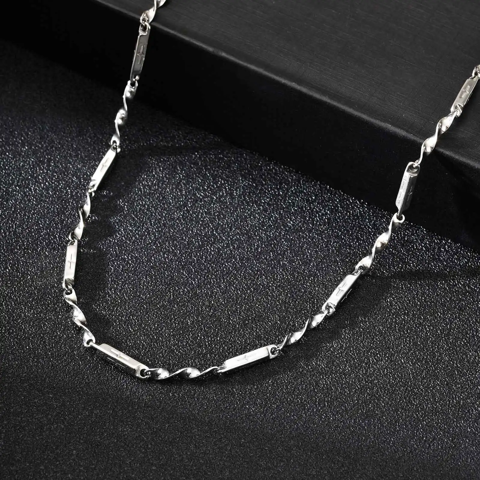 Mobius Bamboo Chain…