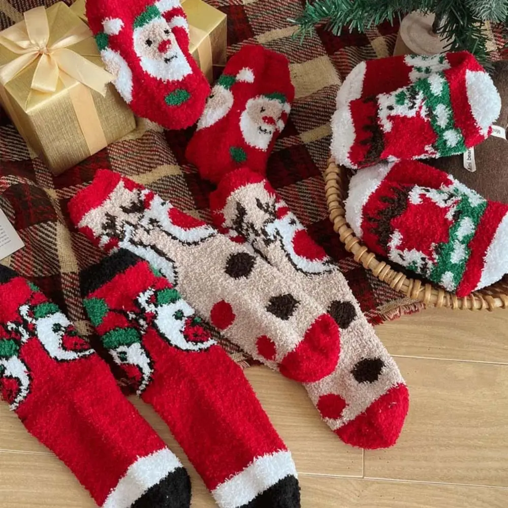 Casual Cartoon Weihnachten Socken Santa Claus Weihnachtsbaum Korallen Samt Socken Elch Schneemann Boden Schlaf Socken Mädchen