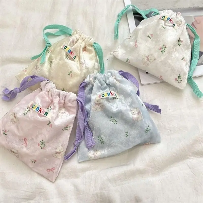 كارتون لطيف الدب الصغير الأزهار الرباط حقيبة التخزين المرأة مجوهرات أحمر الشفاه حقيبة مستحضرات تجميل محفظة نسائية للعملات المعدنية حقيبة سفر متعددة الوظائف