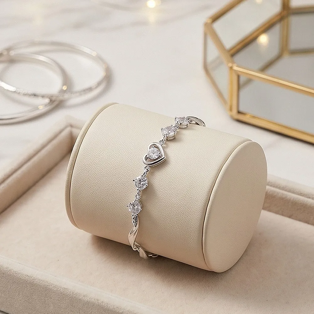 Elegant Hollow Heart Cubic Zirconia Bracelet Silver Color Hand Chain Fashion Jewelry Gift For Women Wedding Party Daily Wearable
